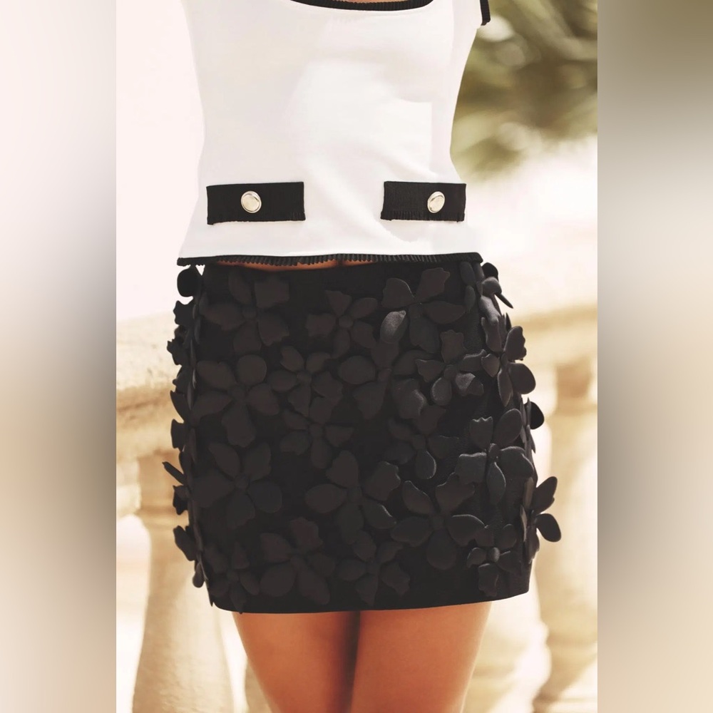 Zara Black 3D Floral Textured Knit Mini Skirt. S NWT